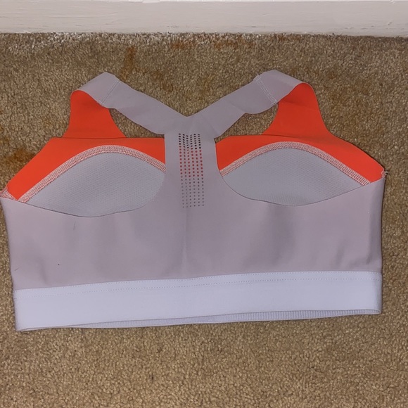 NWOT Reebok lightweight sports bra women’s US SMALL - Picture 2 of 3